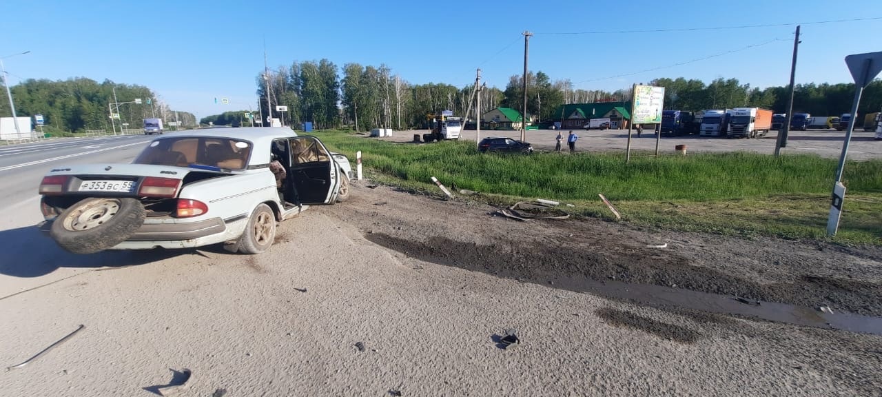Появились фотографии жесткой аварии с шестью пострадавшими на омской трассе Появились фотографии жесткой аварии с шестью пострадавшими на омской трассе