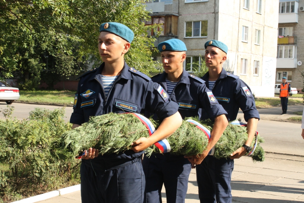 День ВДВ в Омске: крестный ход и митинг у мемориала генерала Маргелова День ВДВ в Омске: крестный ход и митинг у мемориала генерала Маргелова