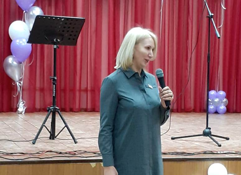 Депутат Инна Гомолко поздравила с юбилеем школу № 95 Депутат Инна Гомолко поздравила с юбилеем школу № 95