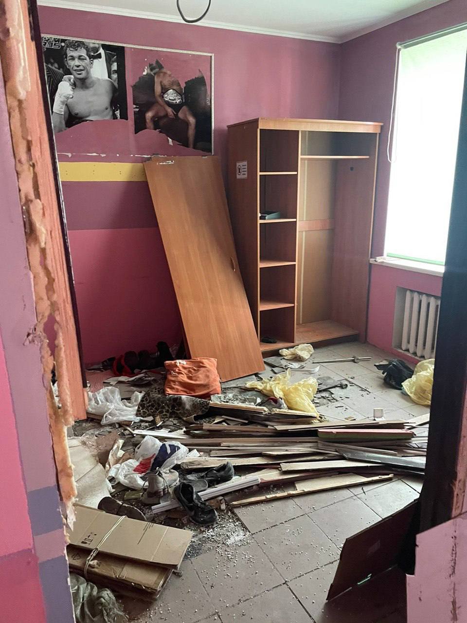 Появились кадры погрома в детском клубе единоборств на Красном Пути Омска Появились кадры погрома в детском клубе единоборств на Красном Пути Омска