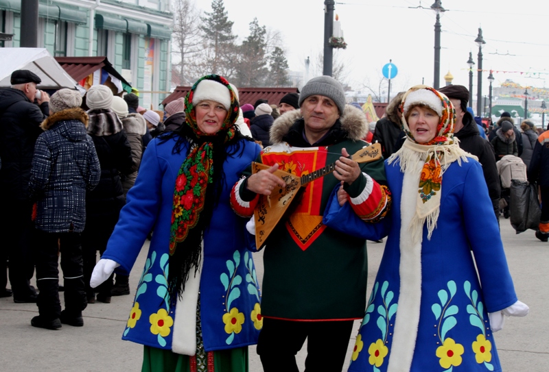 Омская Масленица встретила гостей на Любинском проспекте Омская Масленица встретила гостей на Любинском проспекте