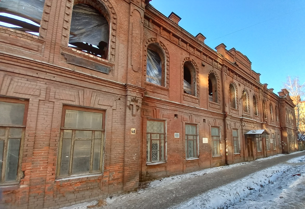 Некрасивое: шесть унылых зданий в центре Омска