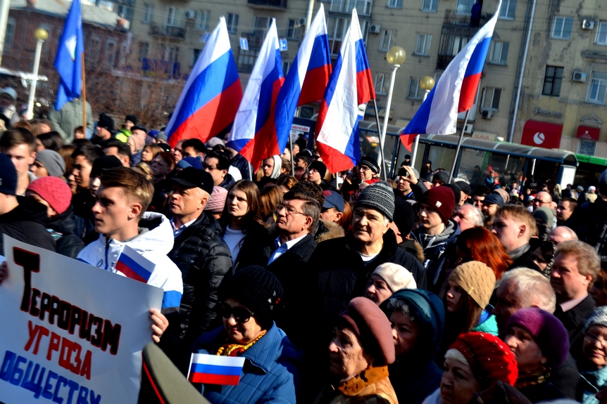 Губернатор Виктор Назаров лично пообщался с омичами в ходе митинга памяти жертв теракта в Петербурге