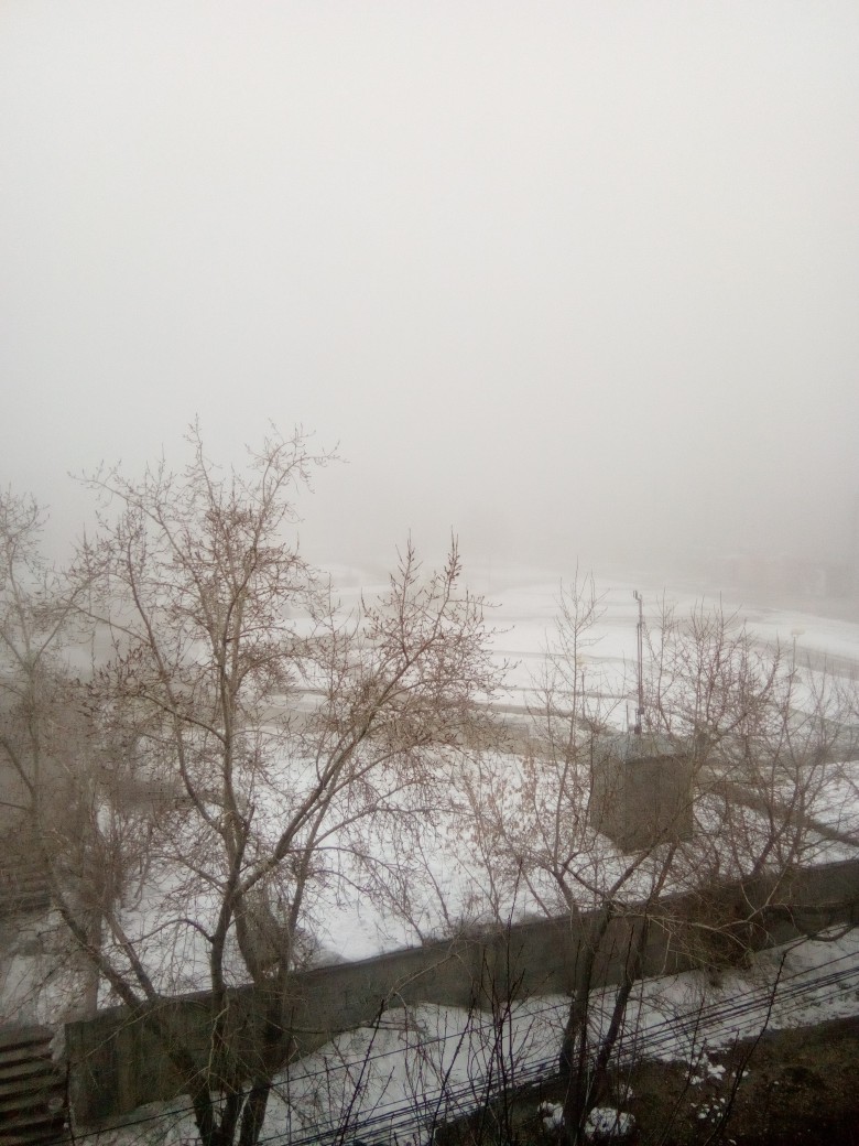 Омичи делятся фотографиями опустившегося на Омск густого тумана Омичи делятся фотографиями опустившегося на Омск густого тумана