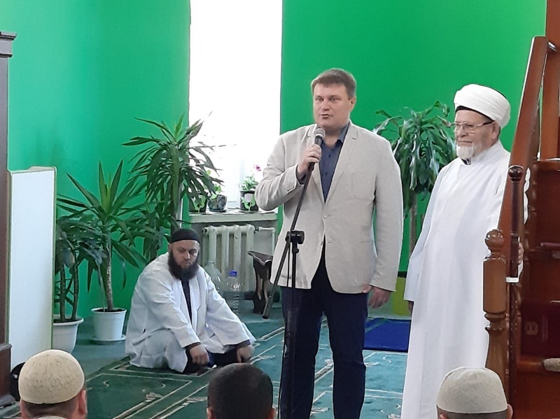 Омские единороссы поздравили мусульман с праздником Курбан Айт Омские единороссы поздравили мусульман с праздником Курбан Айт