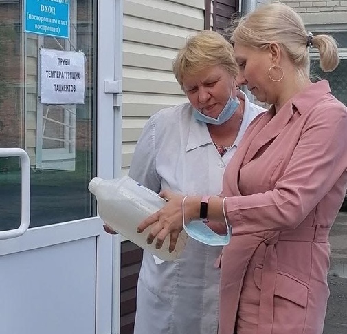 В Шербакульском районе поблагодарили депутата Дмитрия Павлова за антисептики для ФАПов В Шербакульском районе поблагодарили депутата Дмитрия Павлова за антисептики для ФАПов