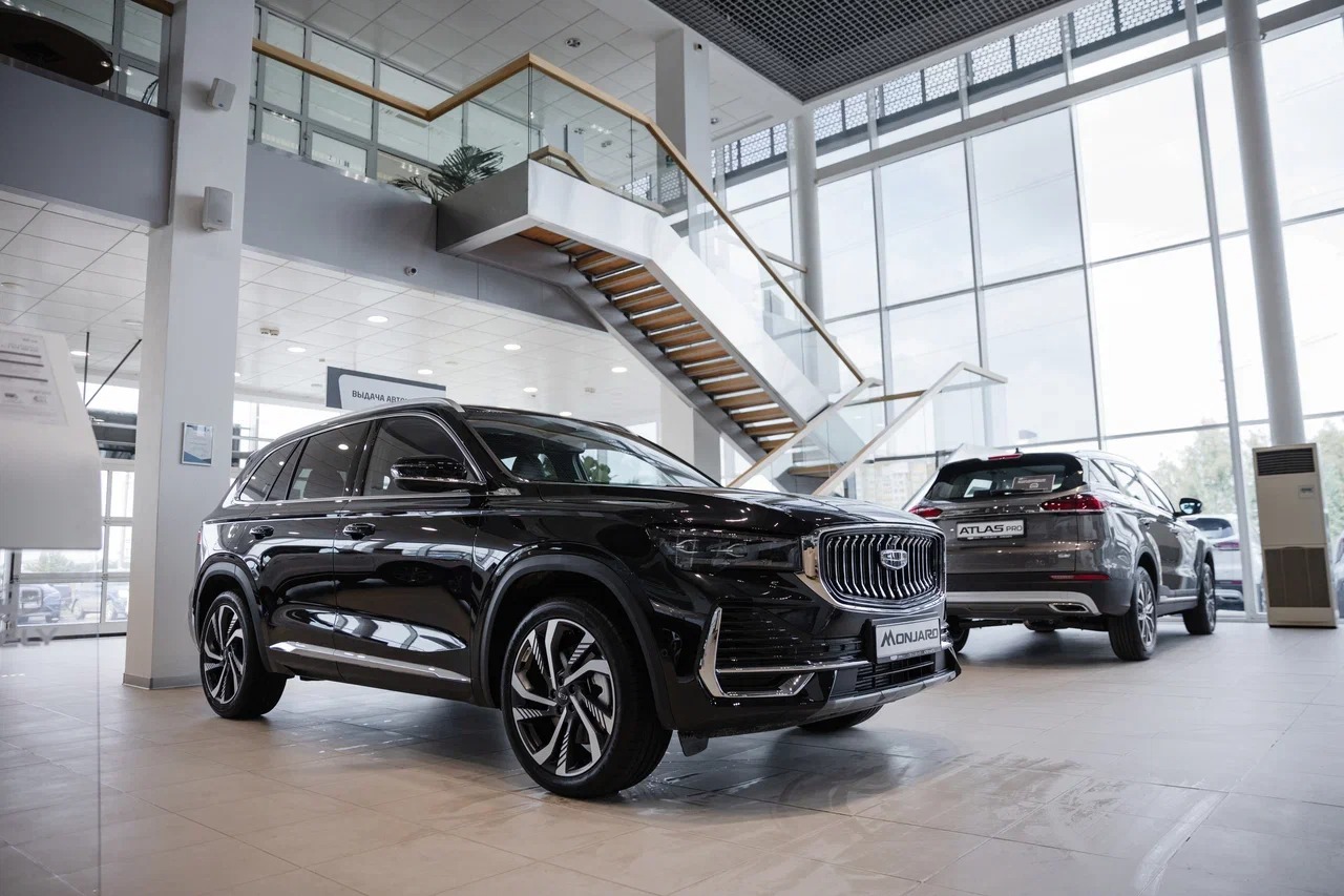 Новый вектор развития от Павла Маркелова: в Омске открыт дилерский центр Geely, Belgee и Knewstar