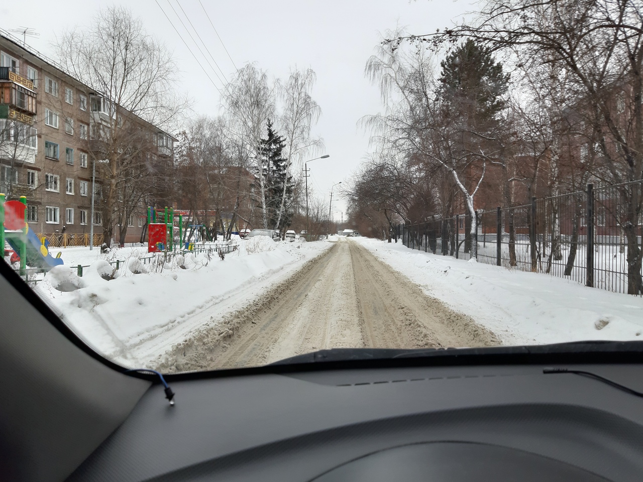 Жители с разных концов Омска жалуются в соцсетях на одну и ту же проблему Жители с разных концов Омска жалуются в соцсетях на одну и ту же проблему
