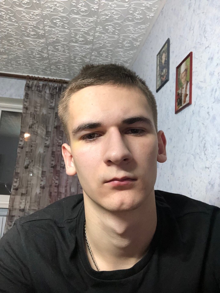 В Омске разыскивают 19-летнего парня с татуировкой в виде бриллианта В Омске разыскивают 19-летнего парня с татуировкой в виде бриллианта