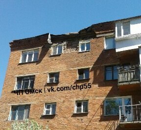 В Омске пятиэтажка на Профсоюзов рушится на глазах В Омске пятиэтажка на Профсоюзов рушится на глазах