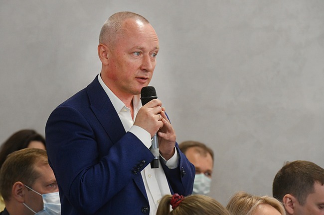 Губернатор Омской области Александр Бурков встретился с представителями бизнес-сообщества в формате открытого диалога Губернатор Омской области Александр Бурков встретился с представителями бизнес-сообщества в формате открытого диалога