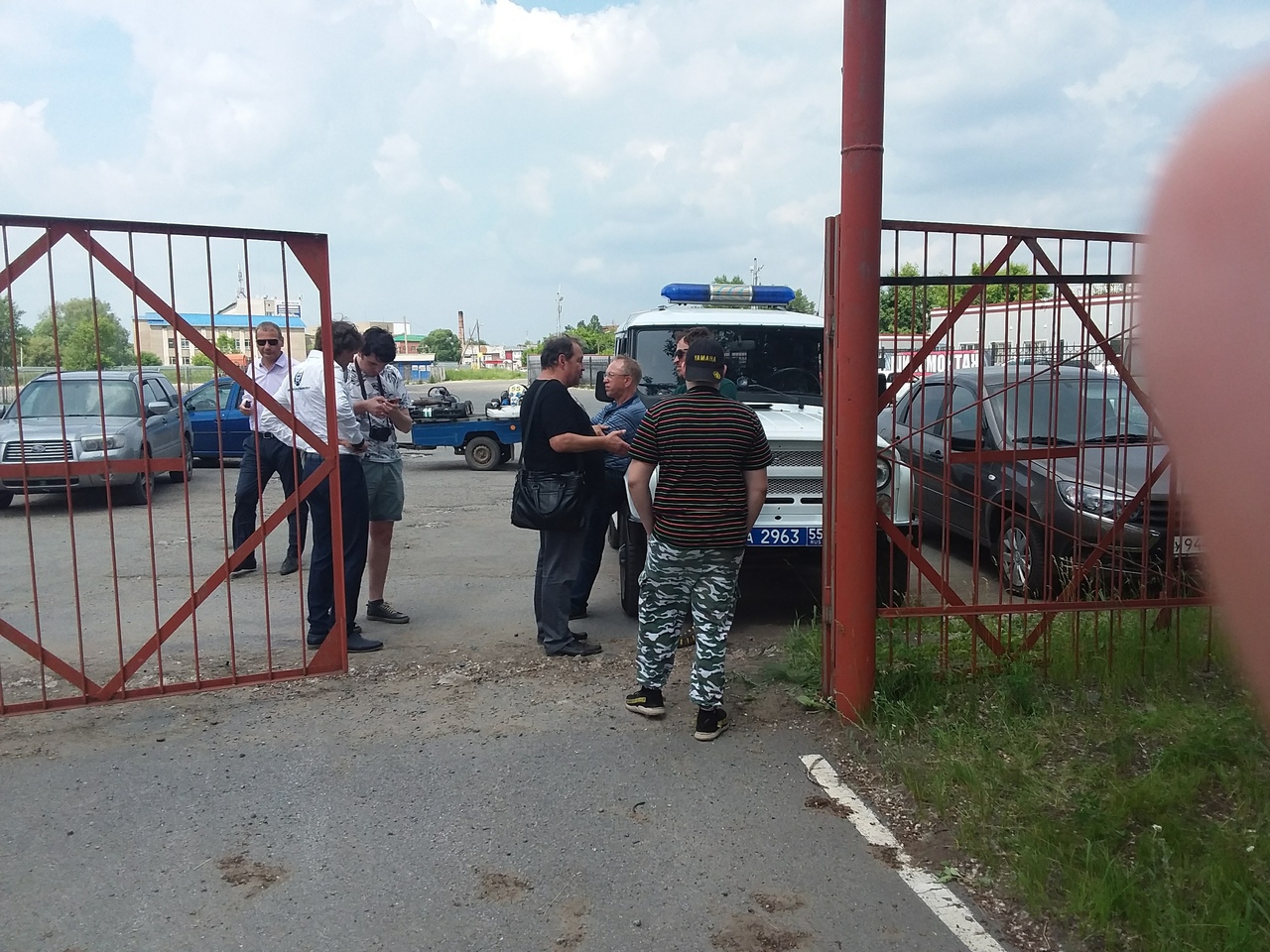 Единственный в Омске картодром уже начали крушить ради строительства торгового комплекса Единственный в Омске картодром уже начали крушить ради строительства торгового комплекса