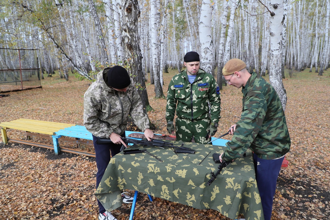 Студенты Омска отработали навыки начальной военной подготовки Студенты Омска отработали навыки начальной военной подготовки