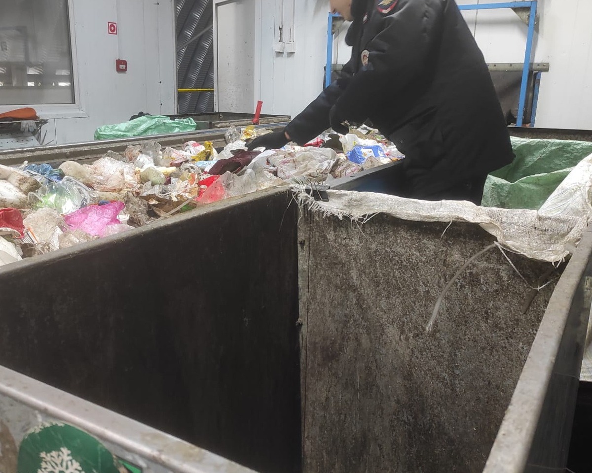 В Омске на мусоросортировке нашли патроны для автомата Калашникова В Омске на мусоросортировке нашли патроны для автомата Калашникова