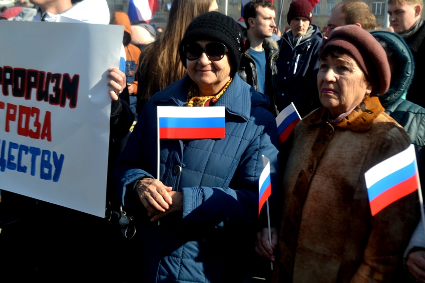 Более трех тысяч омичей вышли на митинг против терроризма Более трех тысяч омичей вышли на митинг против терроризма