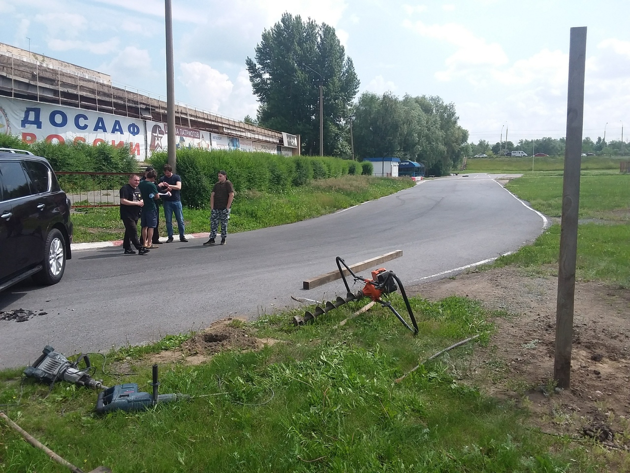 Единственный в Омске картодром уже начали крушить ради строительства торгового комплекса Единственный в Омске картодром уже начали крушить ради строительства торгового комплекса