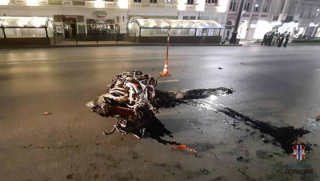 В центре Омска случилось массовое ДТП с мотоциклом и автомобилями В центре Омска случилось массовое ДТП с мотоциклом и автомобилями