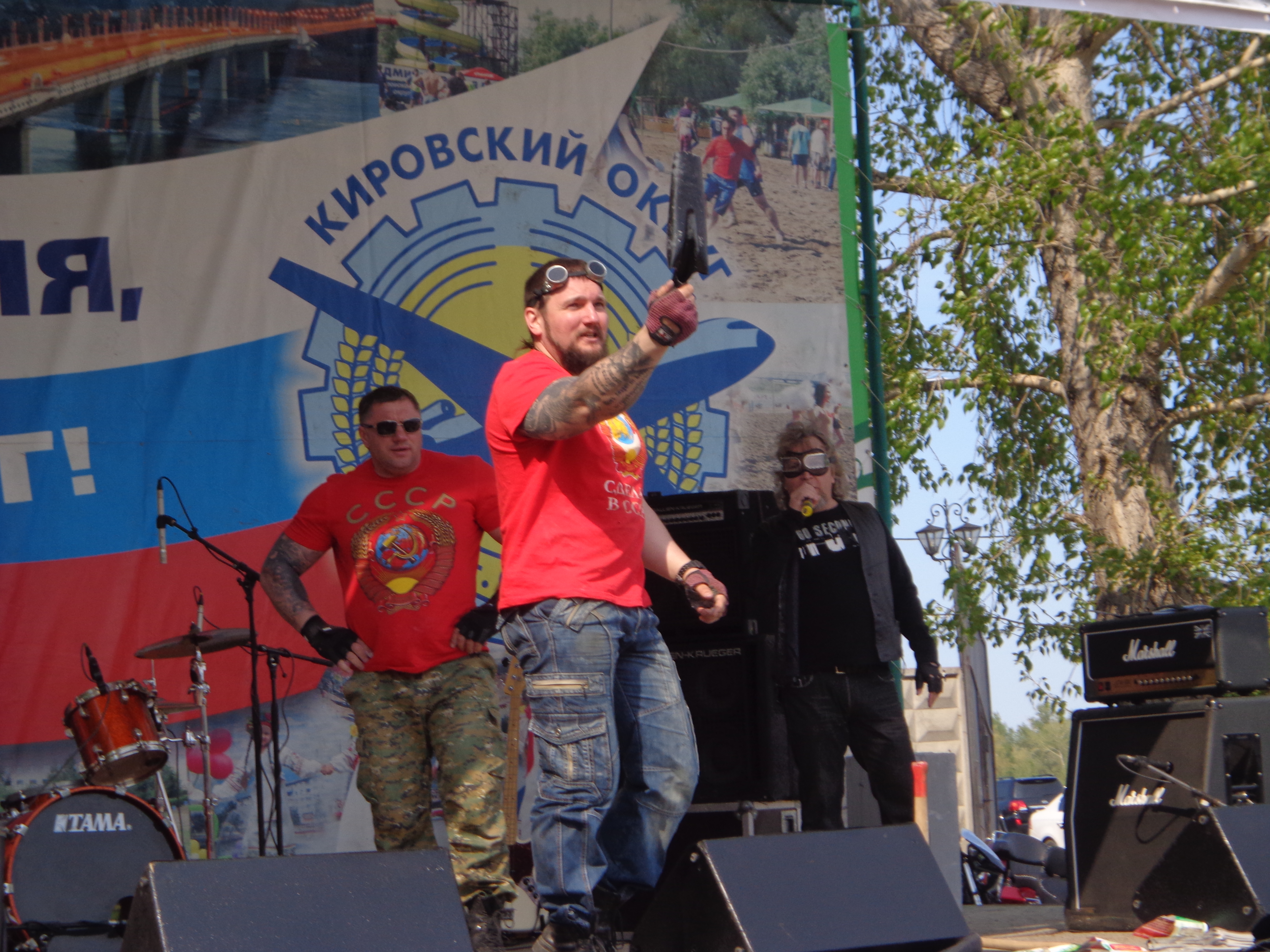 Омские байкеры открыли сезон боксом и «пьяными» очками Омские байкеры открыли сезон боксом и «пьяными» очками