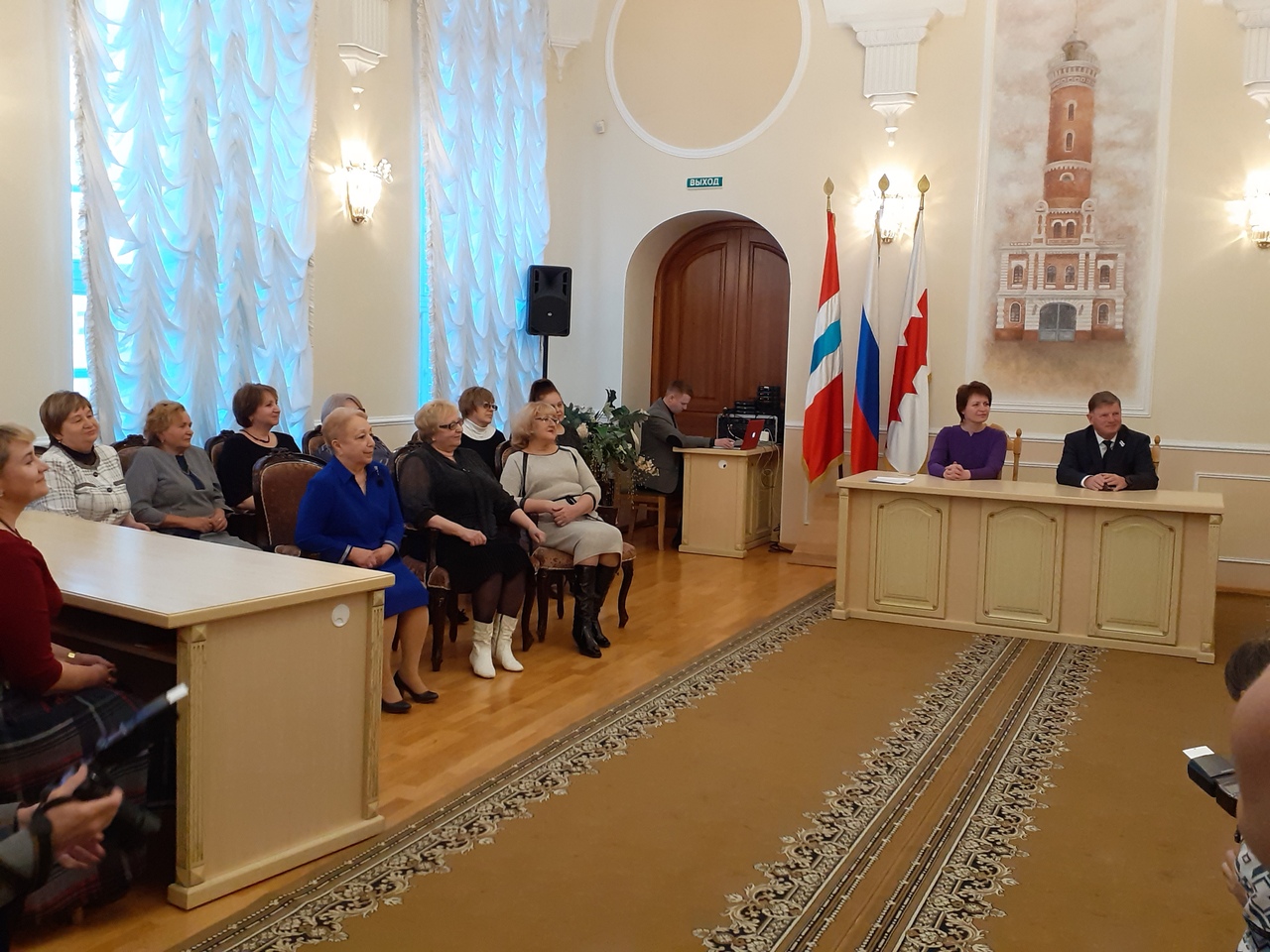 В горсовете Омска внесли имена лучших педагогов в Книгу почета – фото В горсовете Омска внесли имена лучших педагогов в Книгу почета – фото