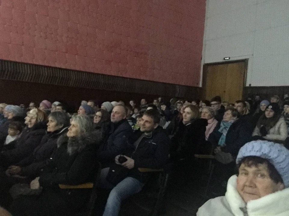 Омский депутат поздравил с Днем матери жительниц села Гауф Хутор Азовского района Омский депутат поздравил с Днем матери жительниц села Гауф Хутор Азовского района