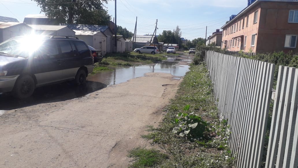 В поселке под Омском опять прорвало трубу