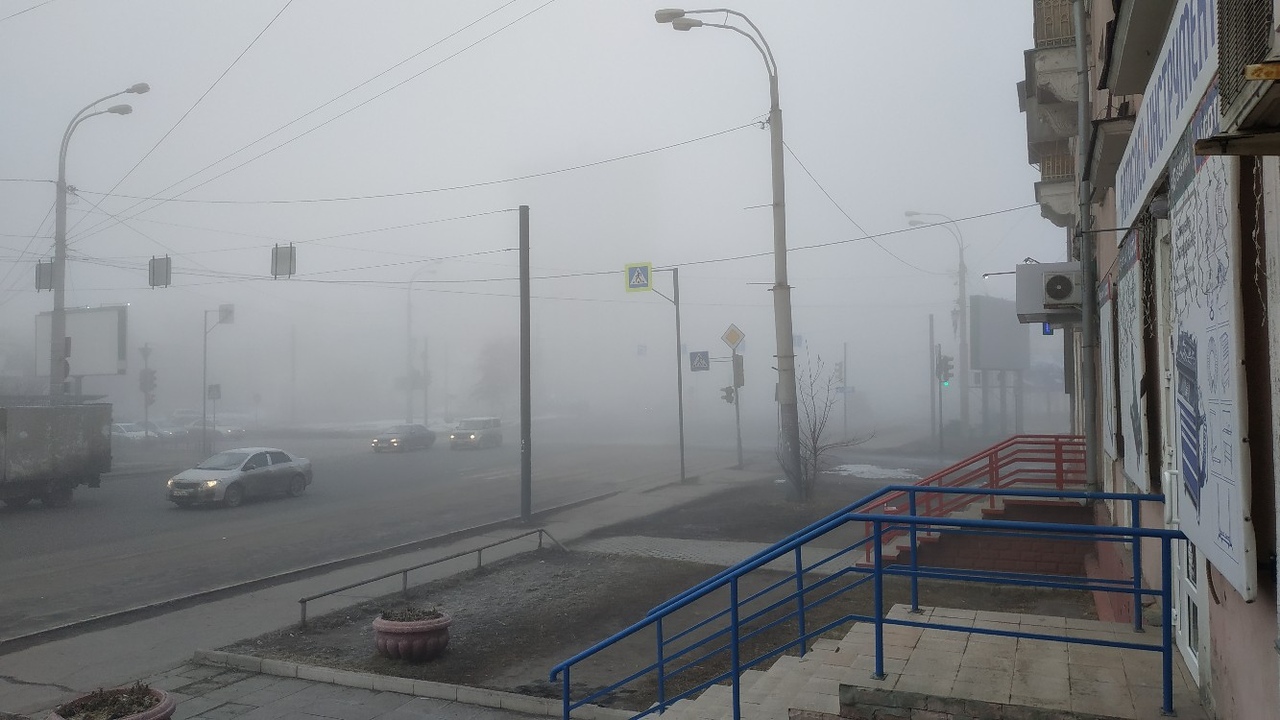 Омичи делятся фотографиями опустившегося на Омск густого тумана Омичи делятся фотографиями опустившегося на Омск густого тумана