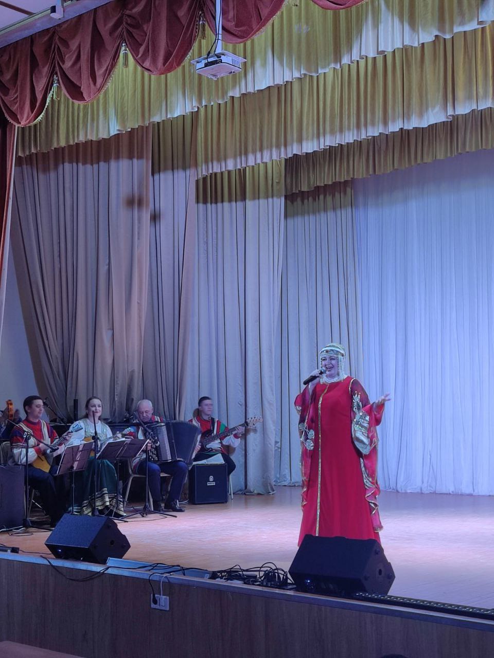 При поддержке «Единой России» в Омске состоялся концерт для беженцев из Донбасса При поддержке «Единой России» в Омске состоялся концерт для беженцев из Донбасса