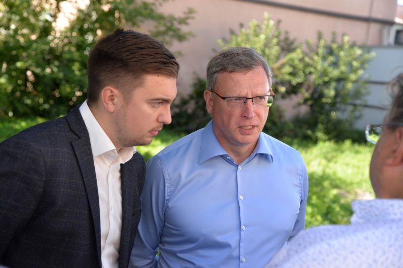 Александр Бурков похвалил за активность жителей Ленинского округа Омска Александр Бурков похвалил за активность жителей Ленинского округа Омска