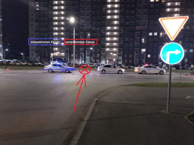 Появились кадры с места аварии на Крупской в Омске с погибшей девушкой Появились кадры с места аварии на Крупской в Омске с погибшей девушкой
