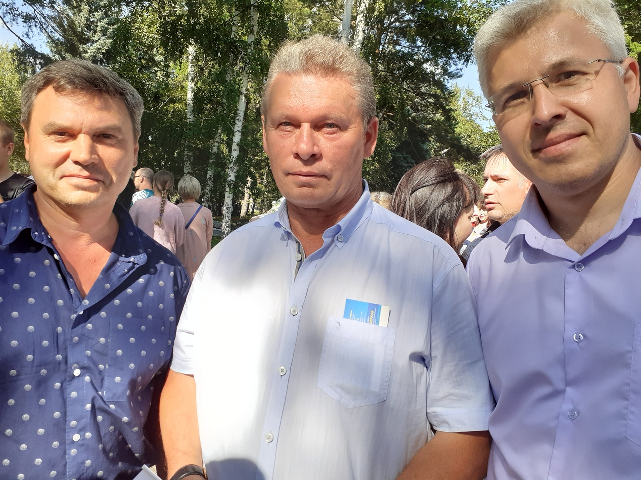 Омские депутаты приняли участие в открытии выставки «Флора» - фото