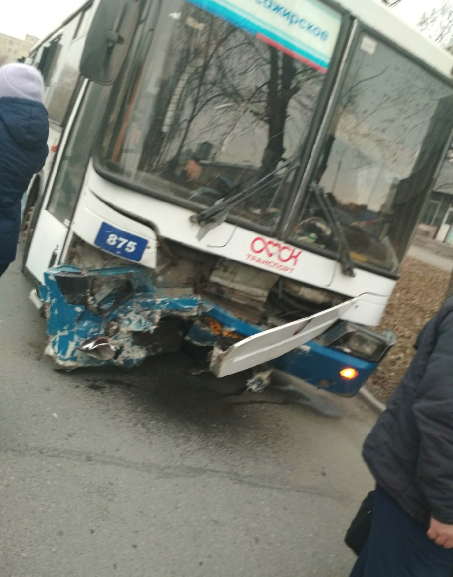 Оглашены подробности ДТП с автобусом в Омске Оглашены подробности ДТП с автобусом в Омске