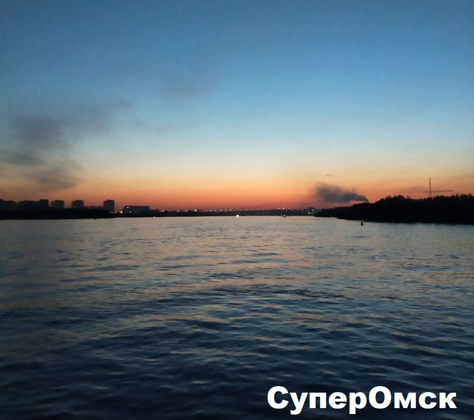 Салют на воде: как выглядел фейерверк с прогулочного теплохода в Омске Салют на воде: как выглядел фейерверк с прогулочного теплохода в Омске