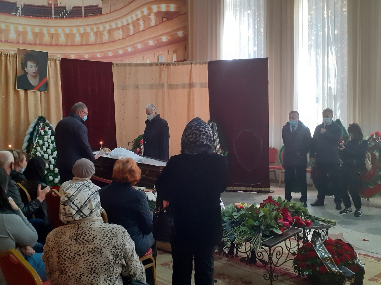 «Такая добрая была»: Омск душевно попрощался с бывшим вице-губернатором Вижевитовой – фото
