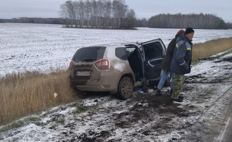 В уничтоженной после лобового столкновения под Омском машине погибло два человека