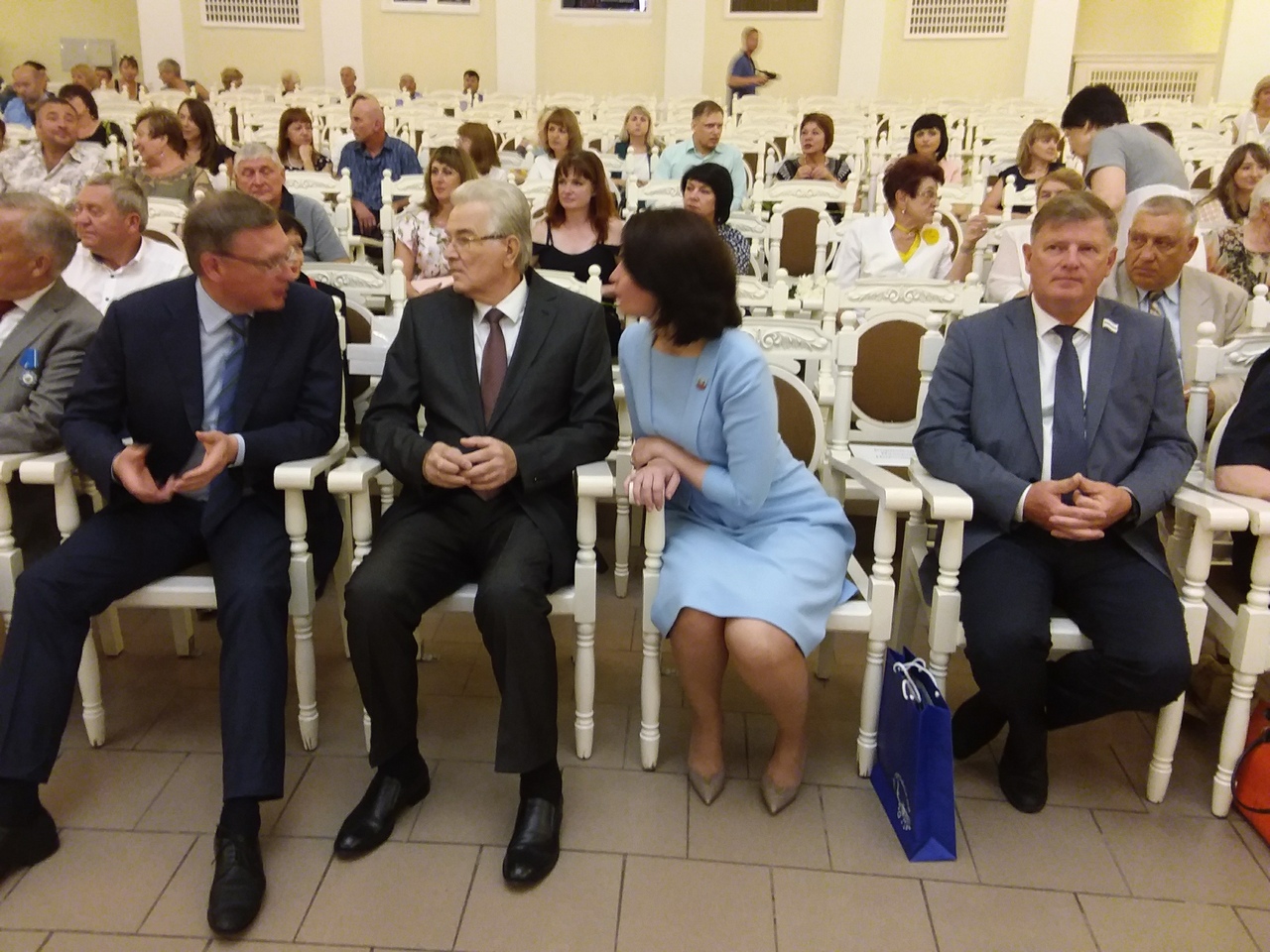 Корбут поздравил работников омской торговли Корбут поздравил работников омской торговли