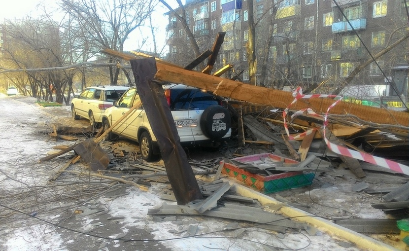 В Омск идет мощнейшая снежная буря, порушившая часть Алтая В Омск идет мощнейшая снежная буря, порушившая часть Алтая