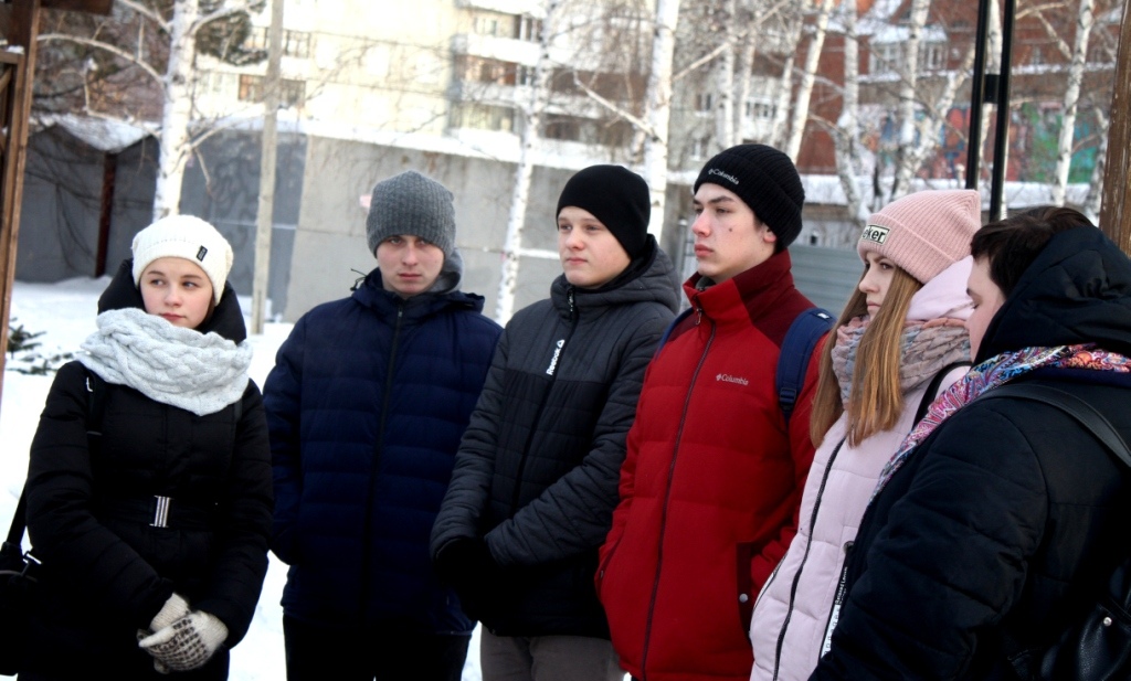В Омске почтили память жертв трагедии в Магнитогорске В Омске почтили память жертв трагедии в Магнитогорске