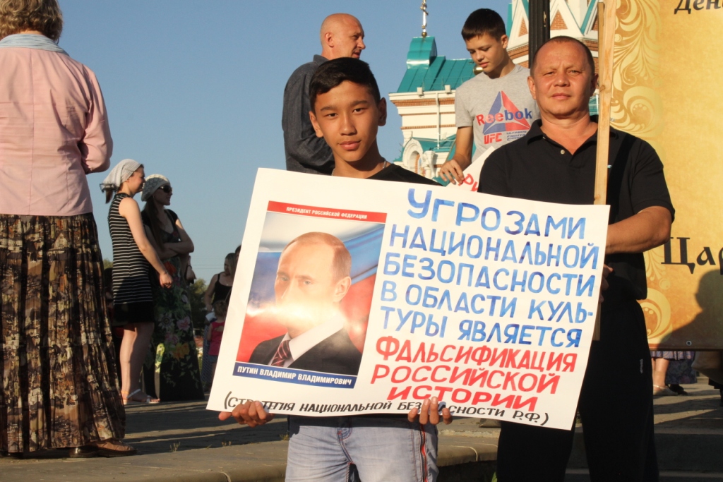 Стояние против «Матильды»: омичи пришли на молебен в поддержку памяти Николая II и защиту православных ценностей Стояние против «Матильды»: омичи пришли на молебен в поддержку памяти Николая II и защиту православных ценностей