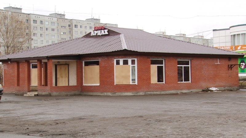 Скандальное кафе «Арцах» у омского автовокзала наконец начали сносить Скандальное кафе «Арцах» у омского автовокзала наконец начали сносить