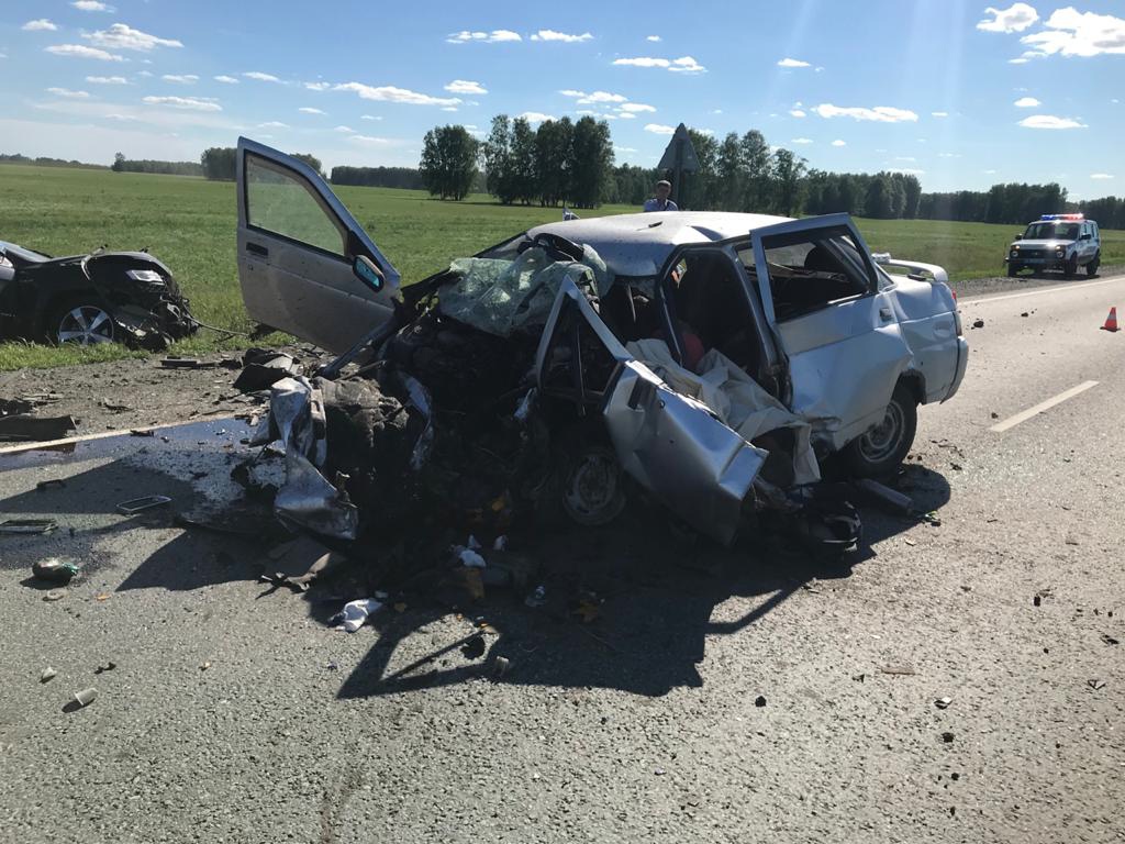 В страшной аварии в Омской области погибли взрослые и пострадали дети В страшной аварии в Омской области погибли взрослые и пострадали дети