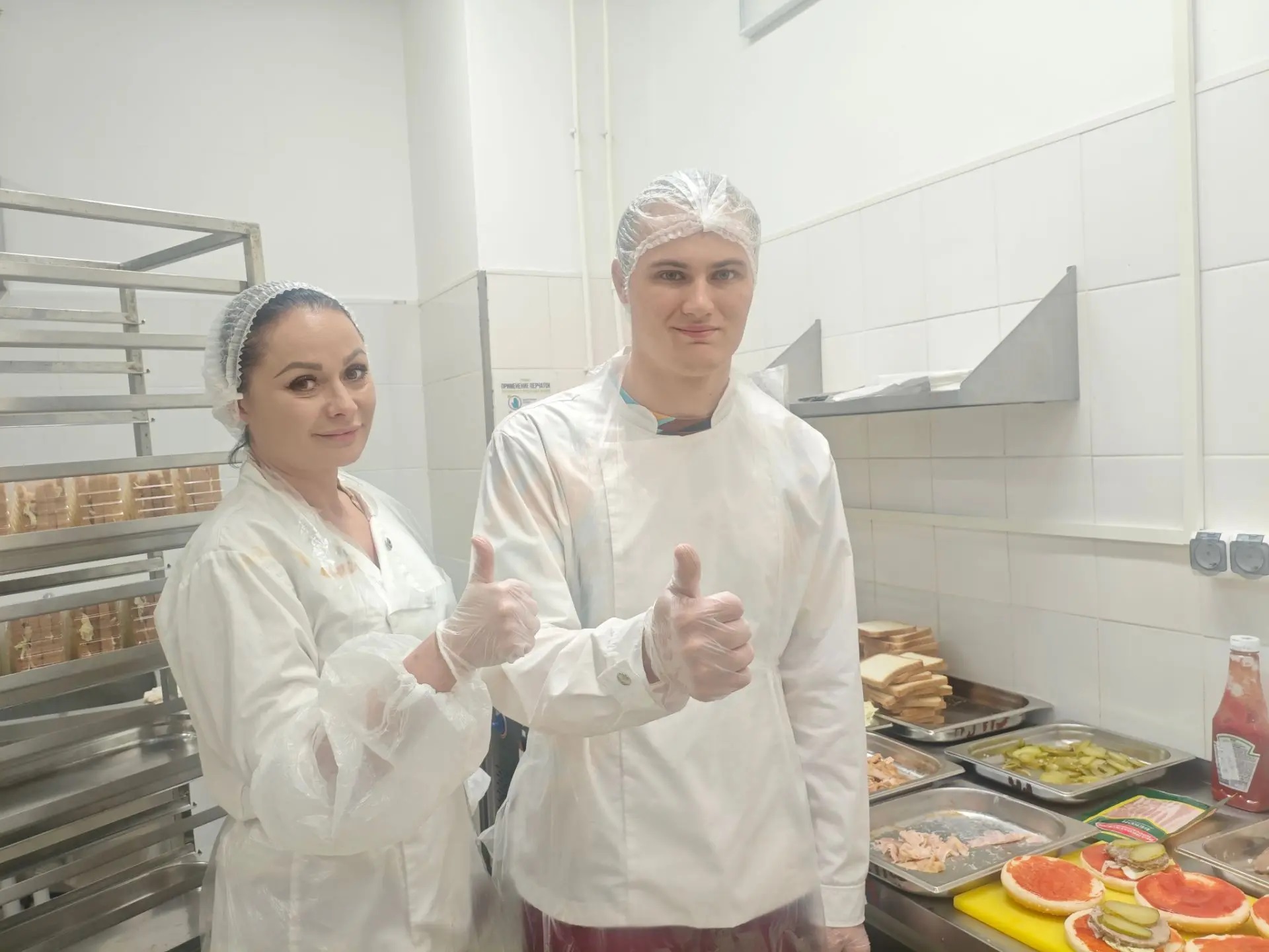 Не просто сэндвичи: как молодой омич с аутизмом стал нужным в большом коллективе Не просто сэндвичи: как молодой омич с аутизмом стал нужным в большом коллективе