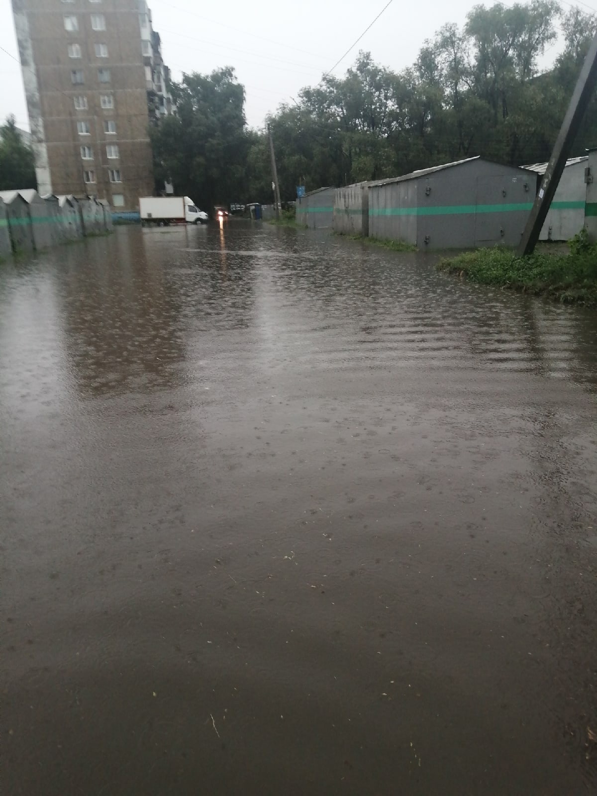 Жители показали последствия бурного ливня в Омске