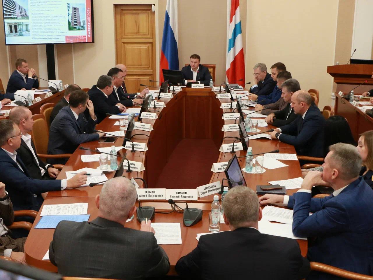 Хоценко провел заседание комиссии по восстановлению прав омских дольщиков Хоценко провел заседание комиссии по восстановлению прав омских дольщиков