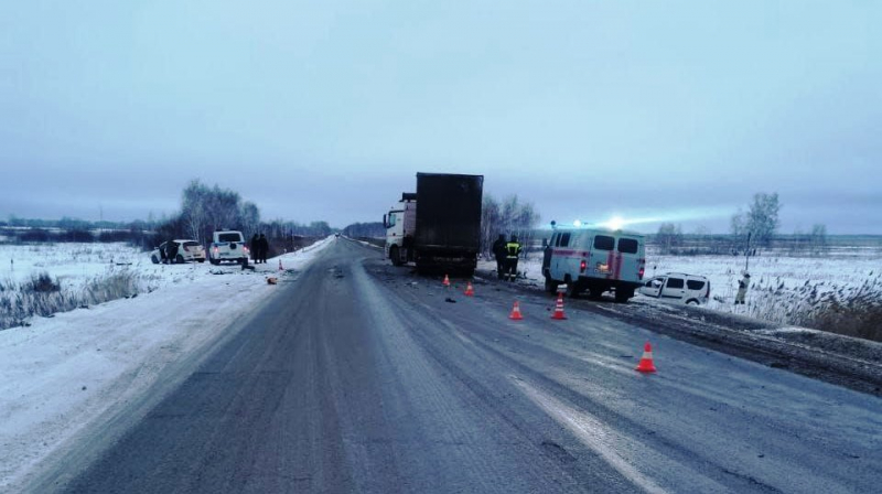 В Омской области произошла жуткая авария со смертельным исходом В Омской области произошла жуткая авария со смертельным исходом
