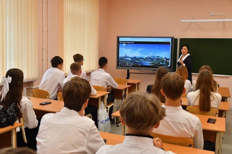 Виталий Хоценко открыл после капремонта школу № 3 в Омске Виталий Хоценко открыл после капремонта школу № 3 в Омске