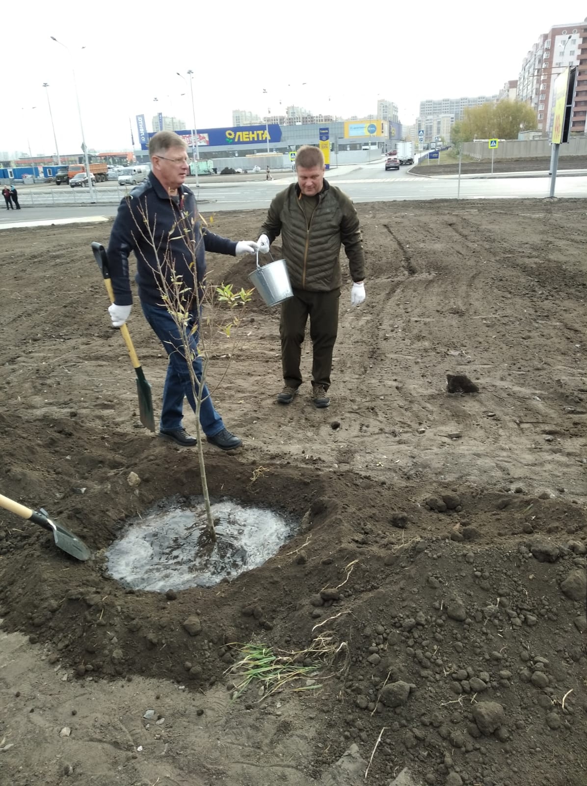 Председатель Омского горсовета Владимир Корбут и мэр Сергей Шелест в тандеме потрудились на благо Левобережья Председатель Омского горсовета Владимир Корбут и мэр Сергей Шелест в тандеме потрудились на благо Левобережья