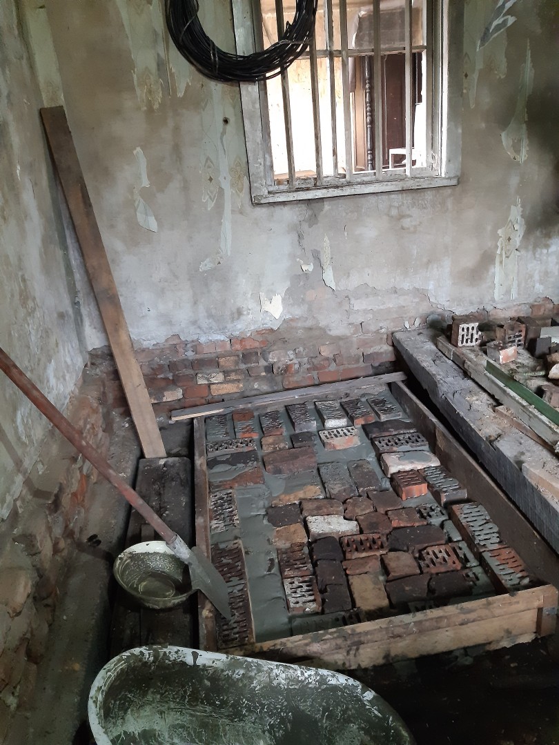 Омичей просят помочь стройматериалами, чтобы полусотня старых и больных животных не осталась зимовать на улице Омичей просят помочь стройматериалами, чтобы полусотня старых и больных животных не осталась зимовать на улице