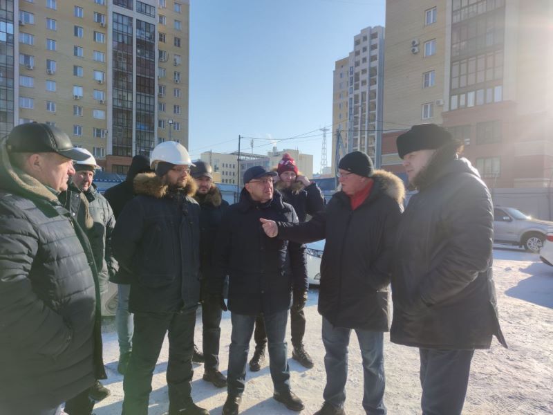 Мэр Сергей Шелест и спикер горсовета Владимир Корбут провели объезд по стройкам Омска Мэр Сергей Шелест и спикер горсовета Владимир Корбут провели объезд по стройкам Омска