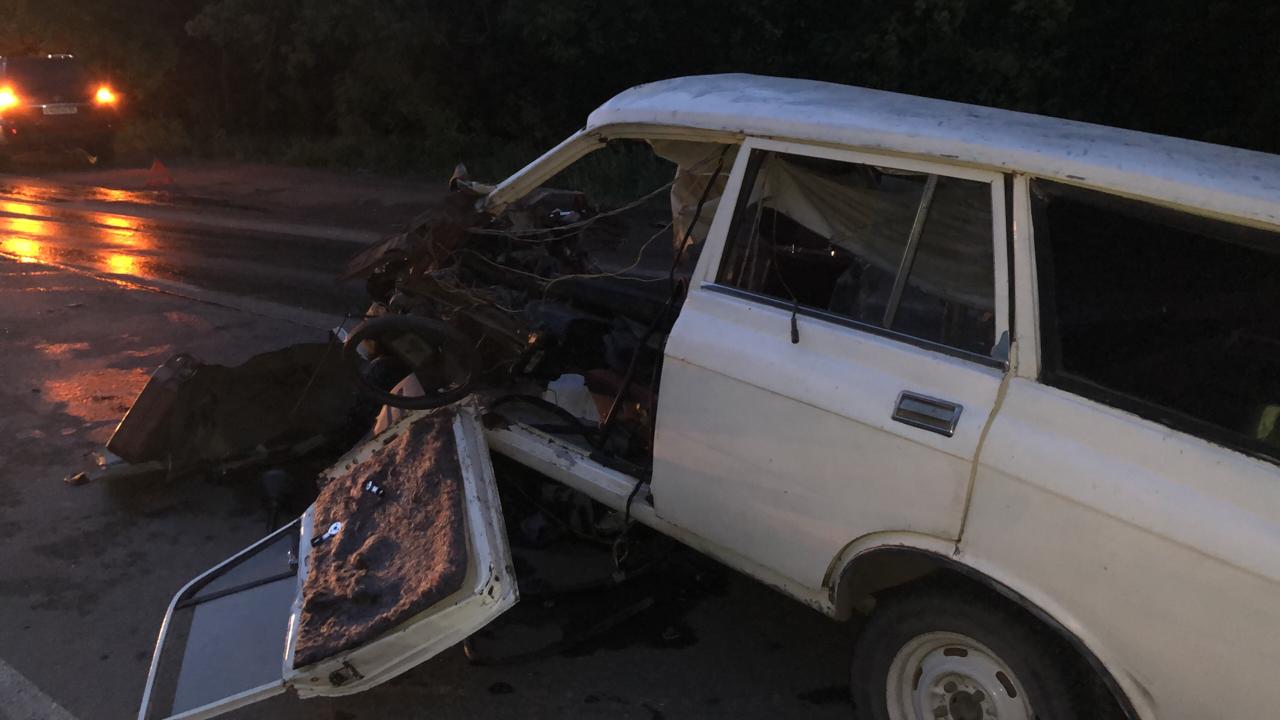 В Омске водитель легковушки разбился насмерть в жутком массовом ДТП В Омске водитель легковушки разбился насмерть в жутком массовом ДТП