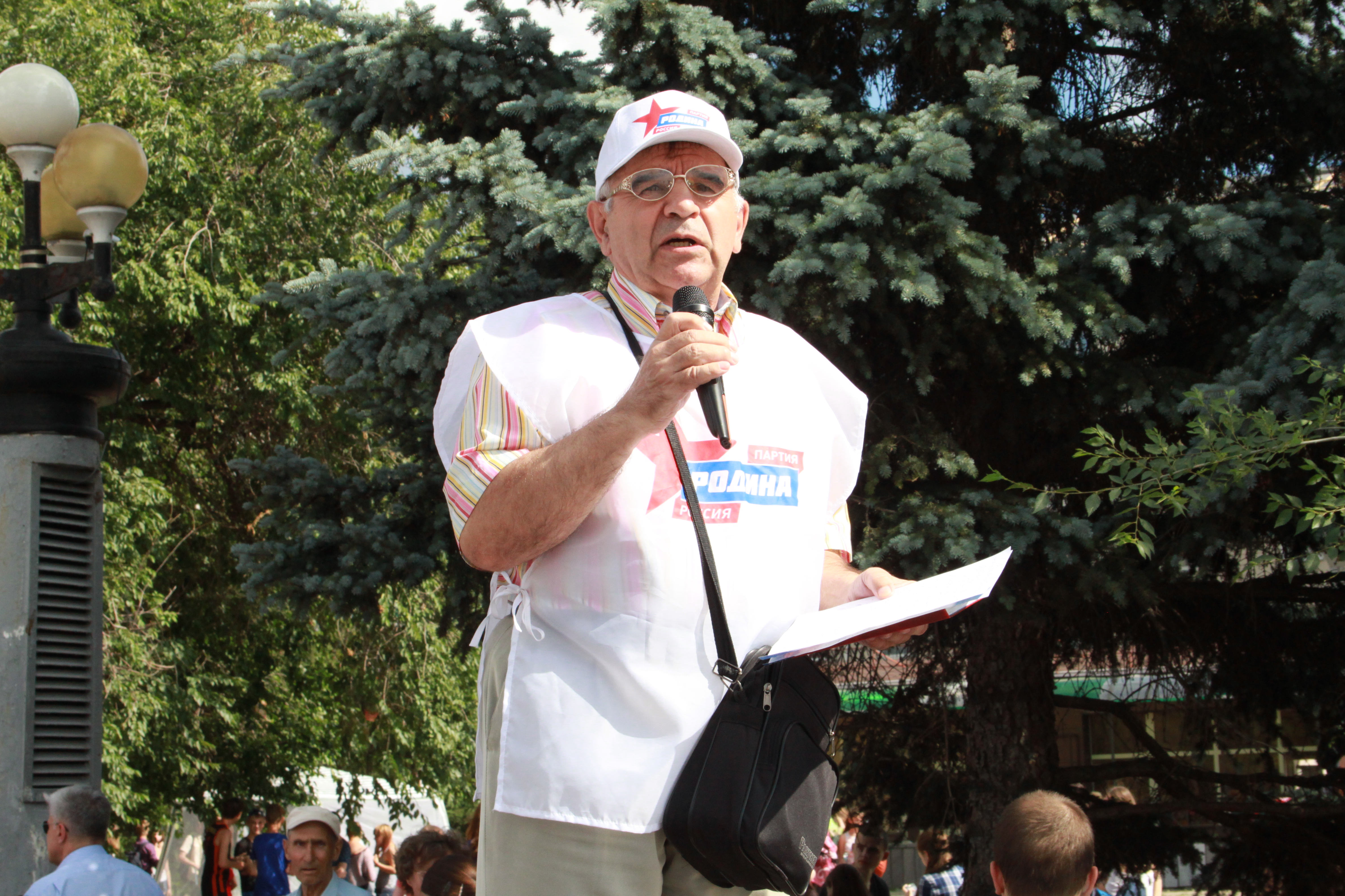 Более 200 омичей собрались на митинг партии «Родина» за заморозку тарифов ЖКХ Более 200 омичей собрались на митинг партии «Родина» за заморозку тарифов ЖКХ